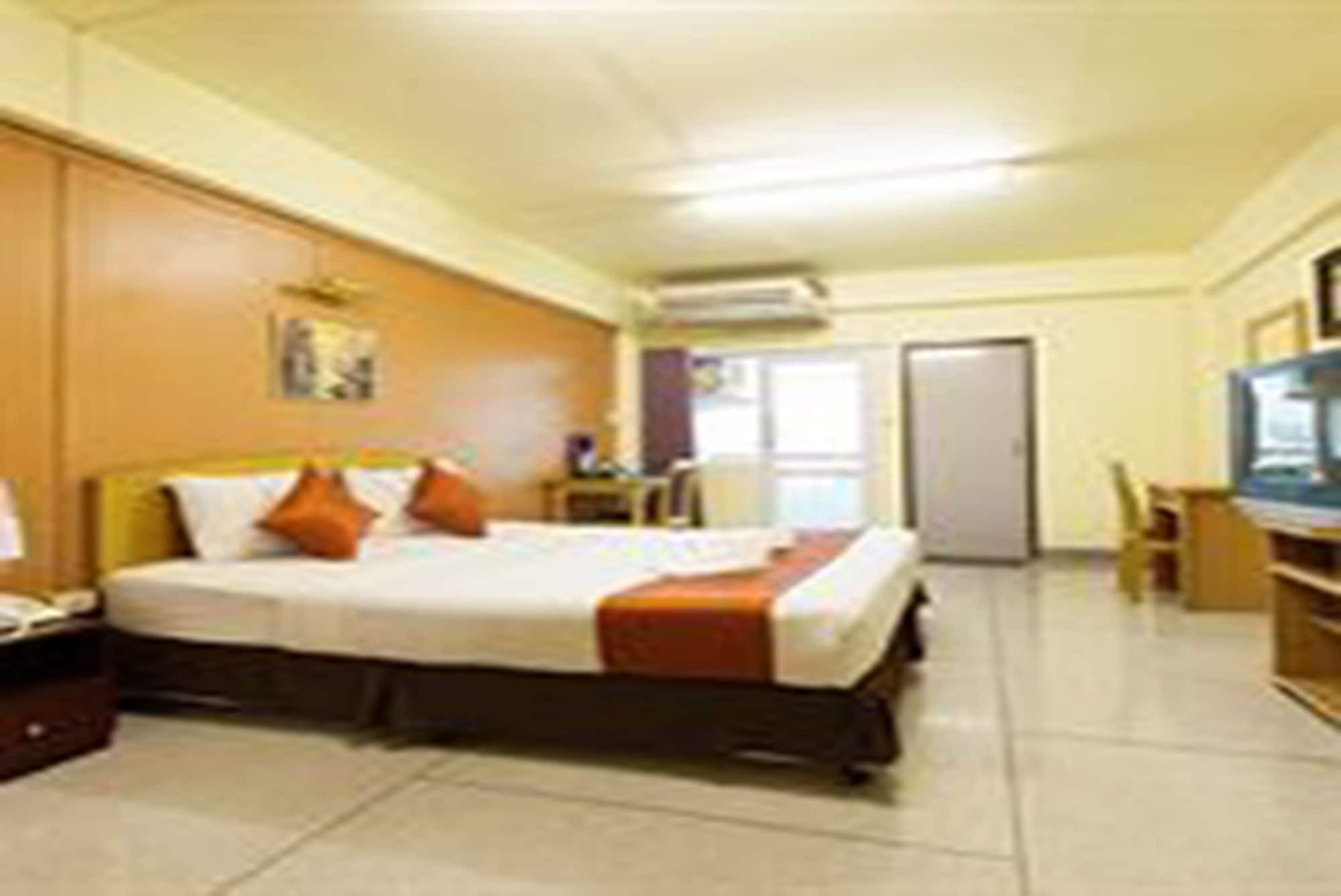 Wongcharearn Mansion Khách sạn 3*